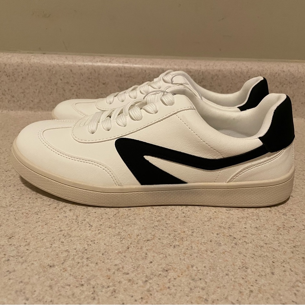 Dolce Vita White and Black Athletic Sneakers